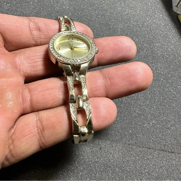 Ladies quartz cocktail watch diamond accent gold tone working with new battery - Picture 2 of 7